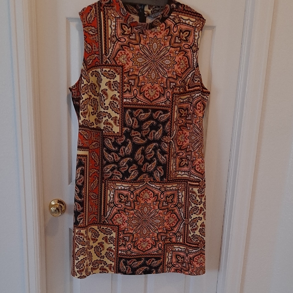 Sleeveless Paisley Print Dress